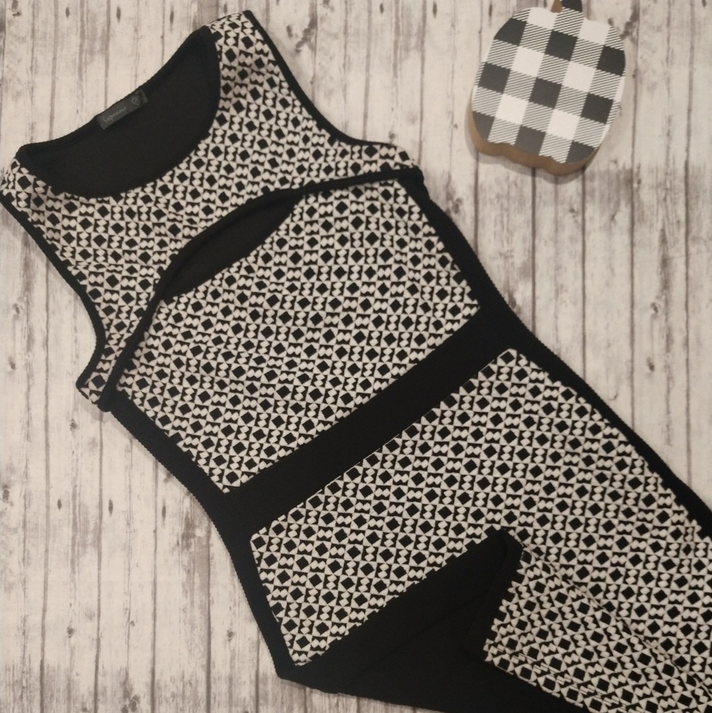 Soprano Black & White SleevelessDress